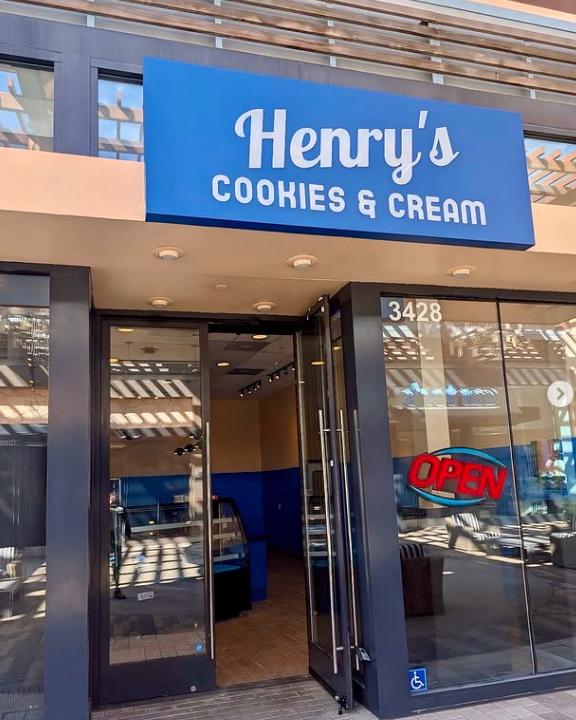 Santa Clarita, CA Blue Chip Cookies is BACK Best Cookies Near Me.